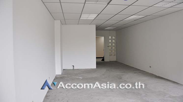 7  Office Space For Rent in Ploenchit ,Bangkok BTS Chitlom at Piya Place AA16012